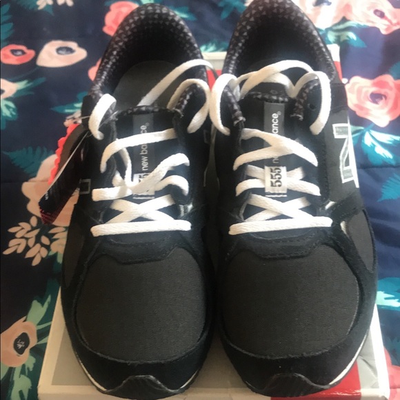 new balance shoes - Picture 1 of 3